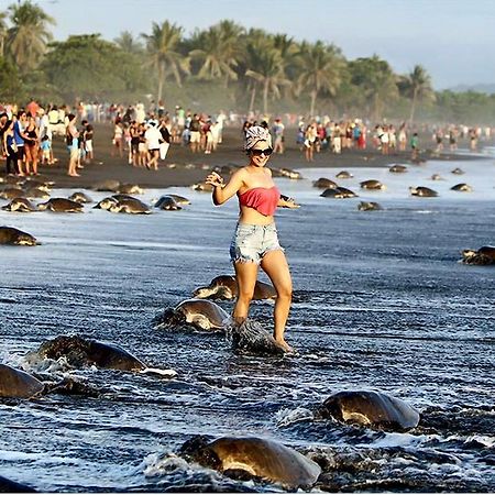 Отель Roca Mar Playa Bonita Пуэрто-Лимон Экстерьер фото